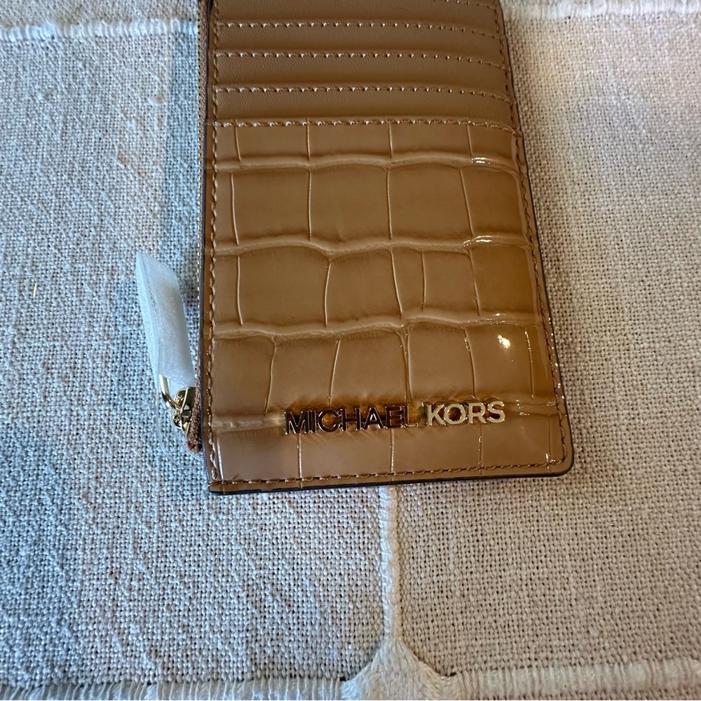 NWT Michael Kors Deer Tan Jet Set Travel Top Zip Card Case Wallet $228 - Picture 3 of 4